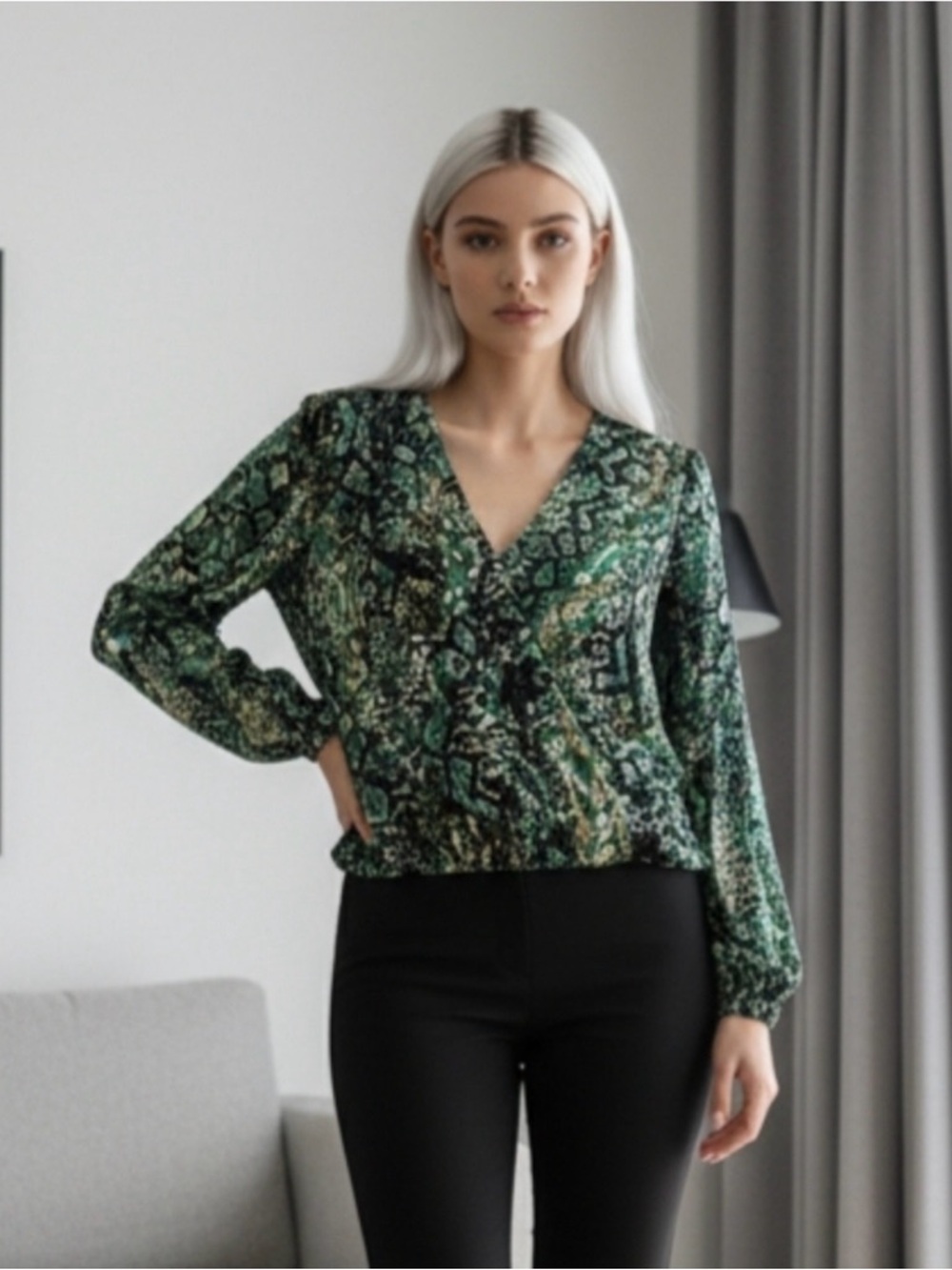NWOT Alice + Olivia Amos Mock Neck Side Vent Tunic Snakeskin Burnout Top| Sz M